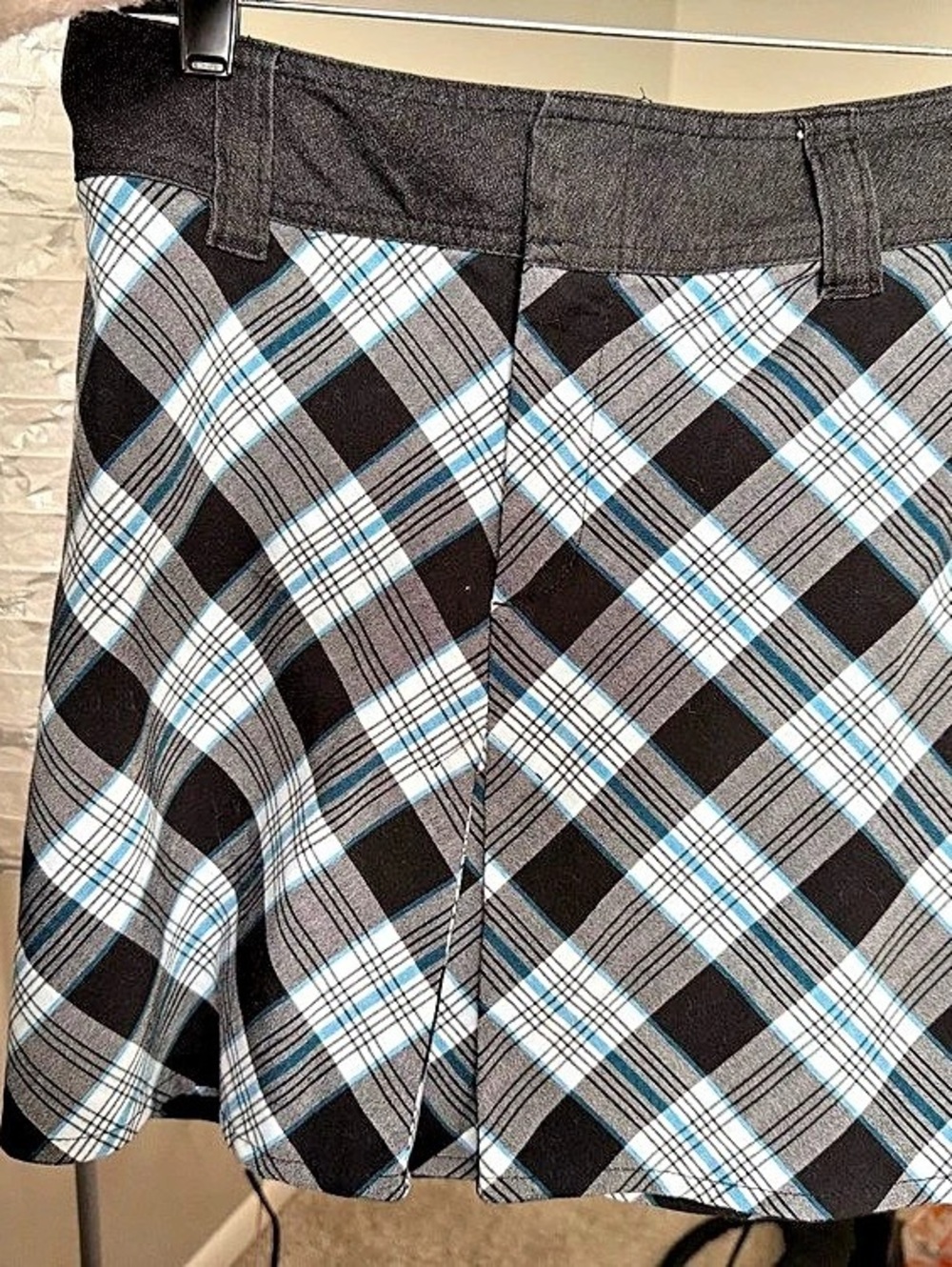Route 66 Stretch Fit Plaid Bermuda skirt in Black & Blue Like New